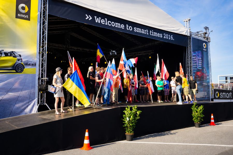 Український прапор на сцені Smart Times 2016